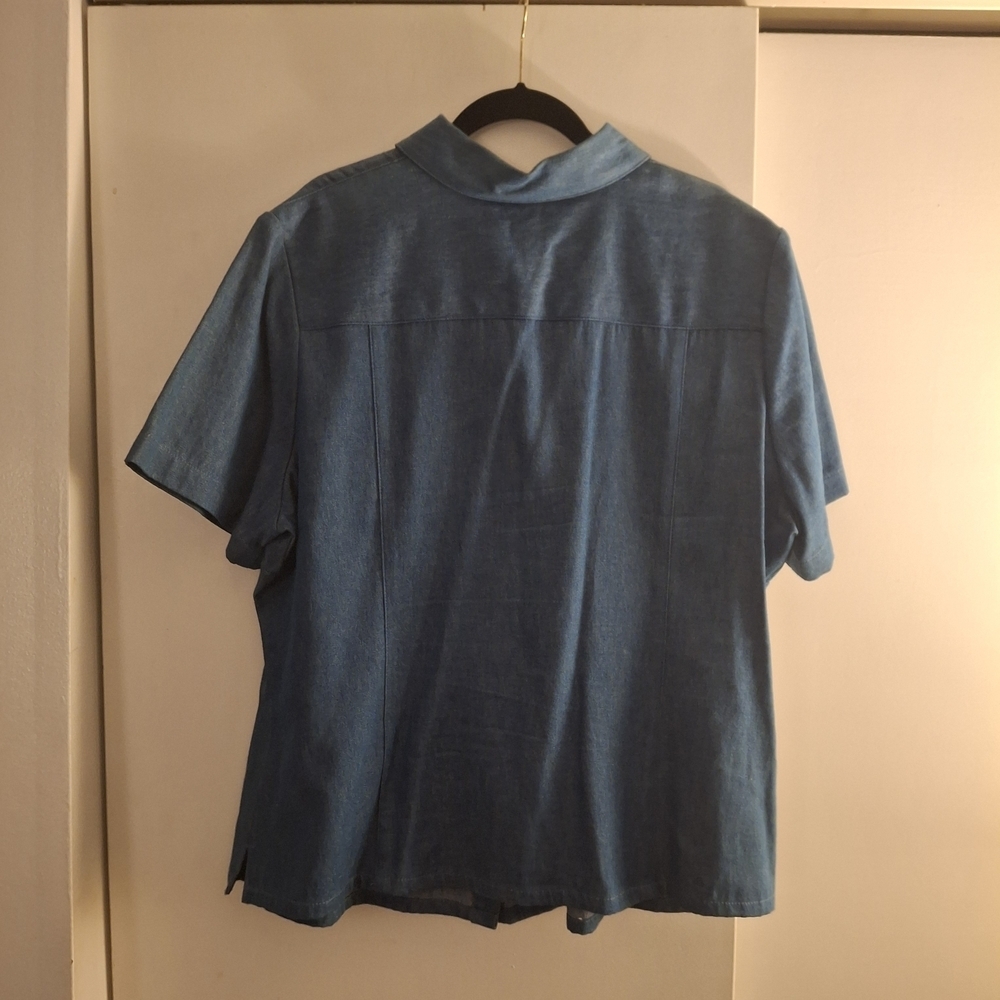Koret Womem's Denim Blue Floral Embroidered Short Sleeve Shirt - Picture 2 of 7